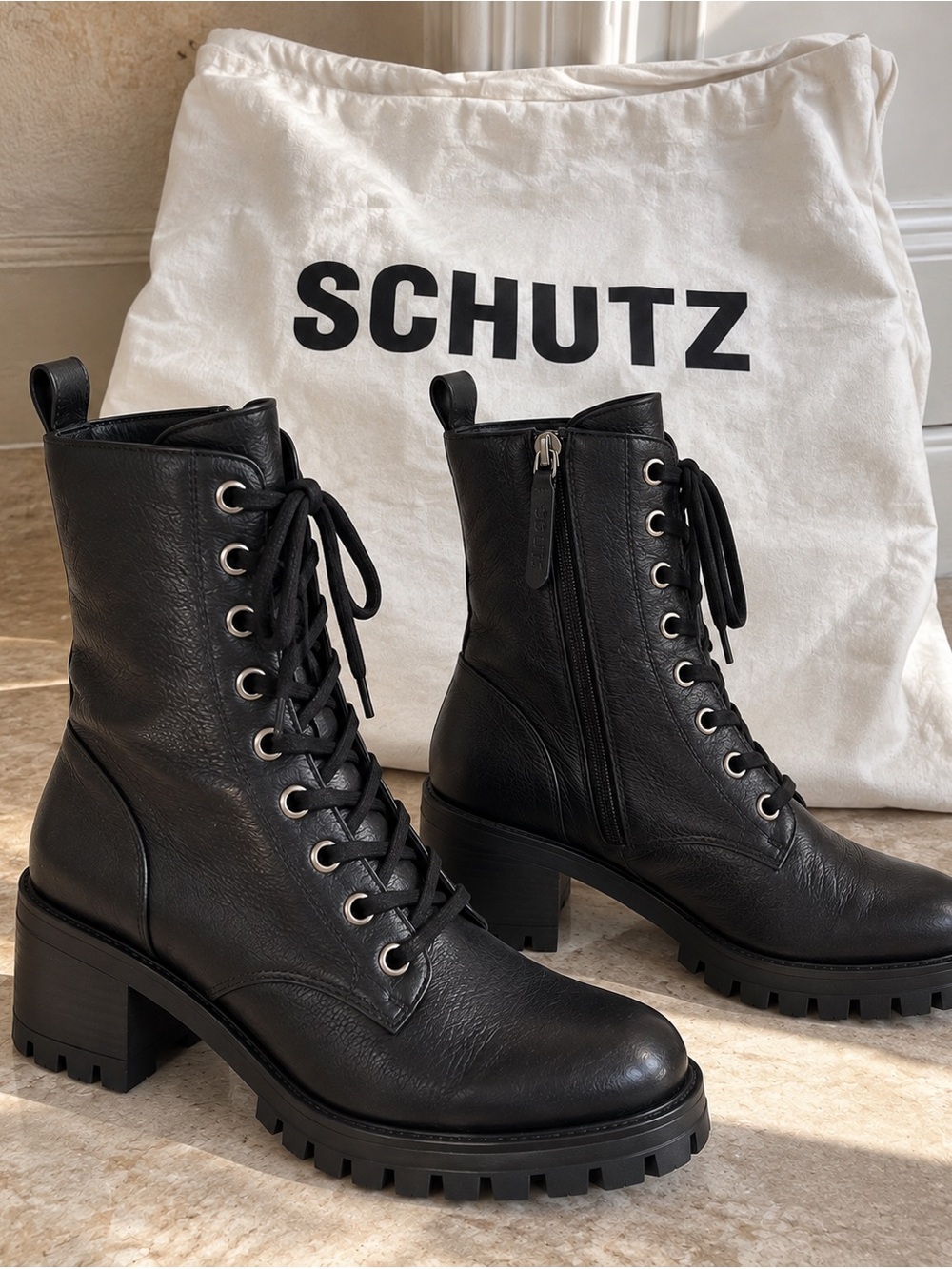 Schutz Gioconda Lace Up Combat Boots Black Leather $218 Lug Sole Inside Zip 5.5
